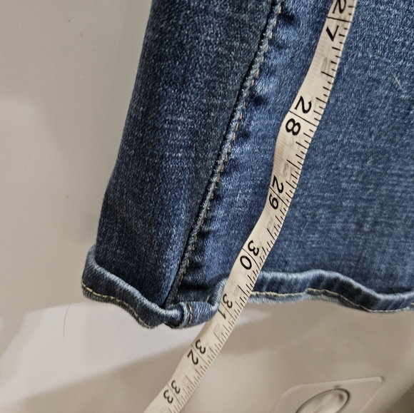 Levis 725 High Rise Bootcut Dark Wash Jeans! - Picture 7 of 7